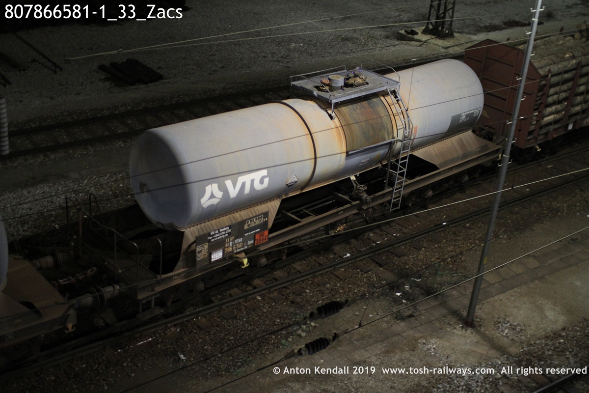 807866581-1_33_Zacs.JPG